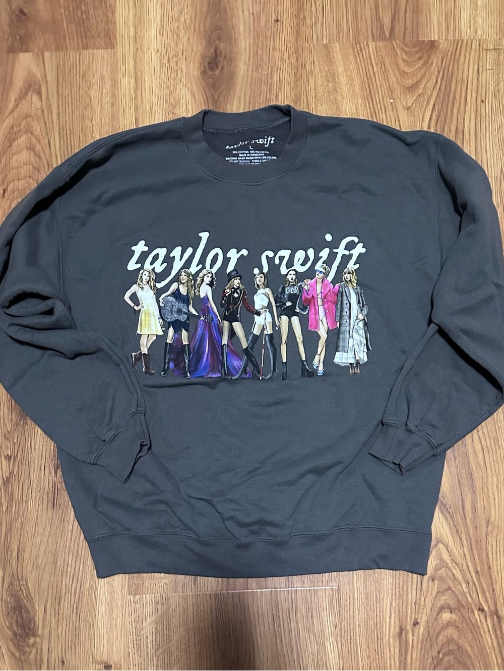 Taylor Swift Graphic Crewneck Sweatshirt Gray Size Large